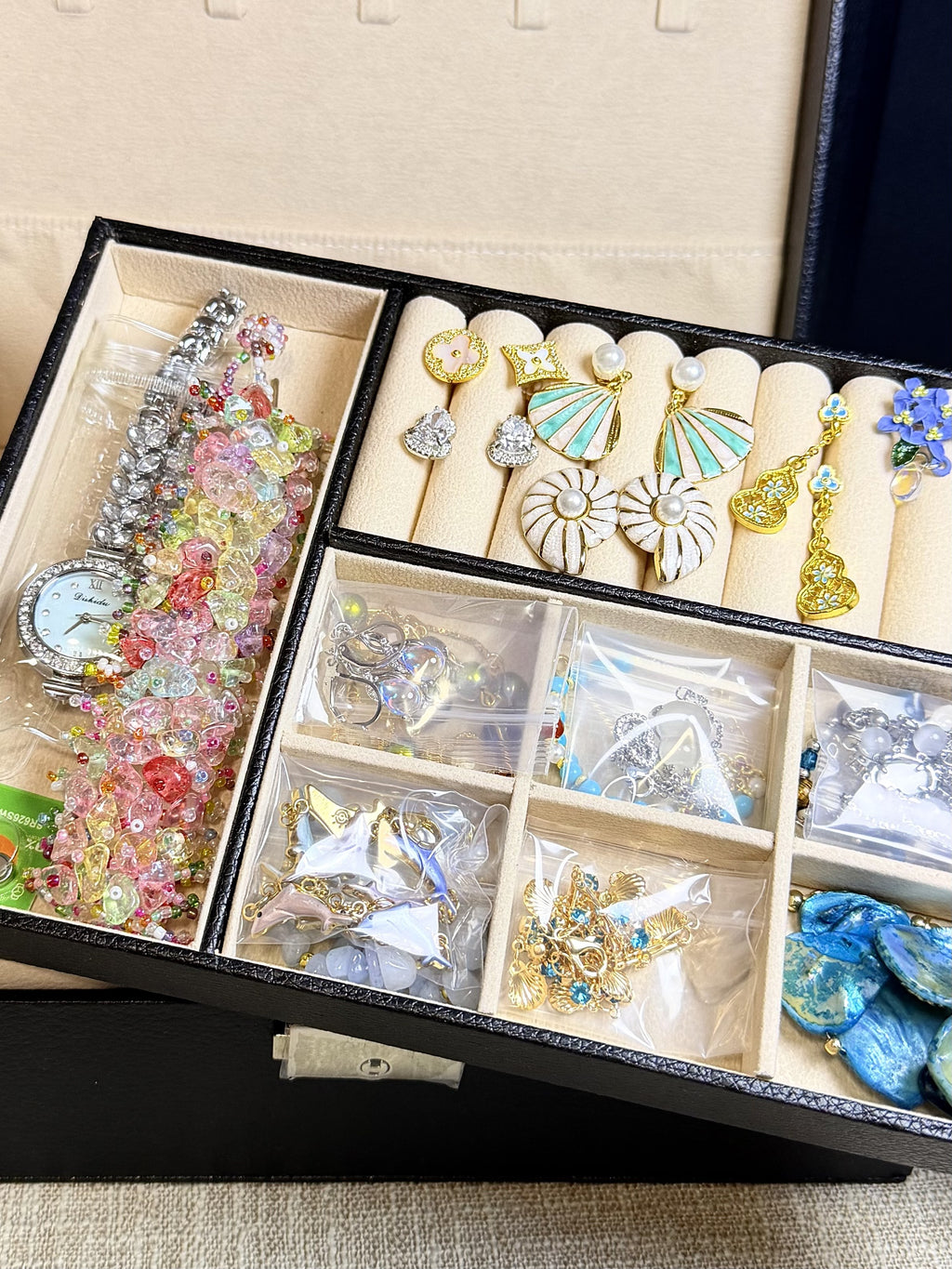 Deluxe 28-piece jewelry mystery box and packaging options