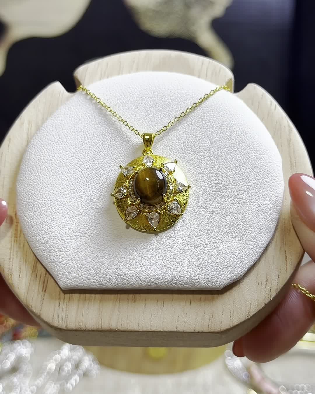 Standard Mystery Jewelry Box — 16 Pieces